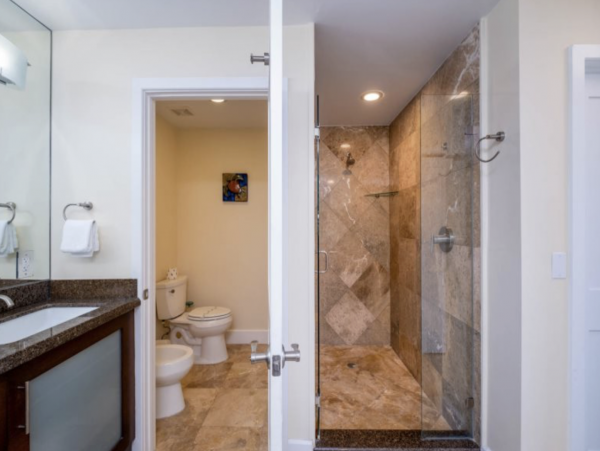 Four Bedroom Oceanfront Vacation Condo in Key Largo Sleeps 8